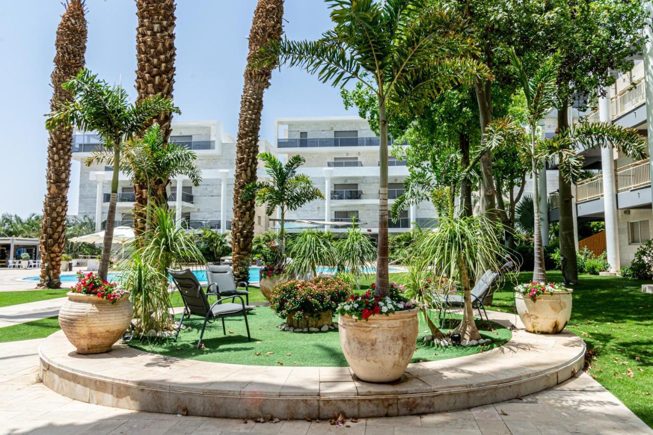 דירת גן פונה לבריכה - Pool Garden View Eilat Lägenhet Exteriör bild