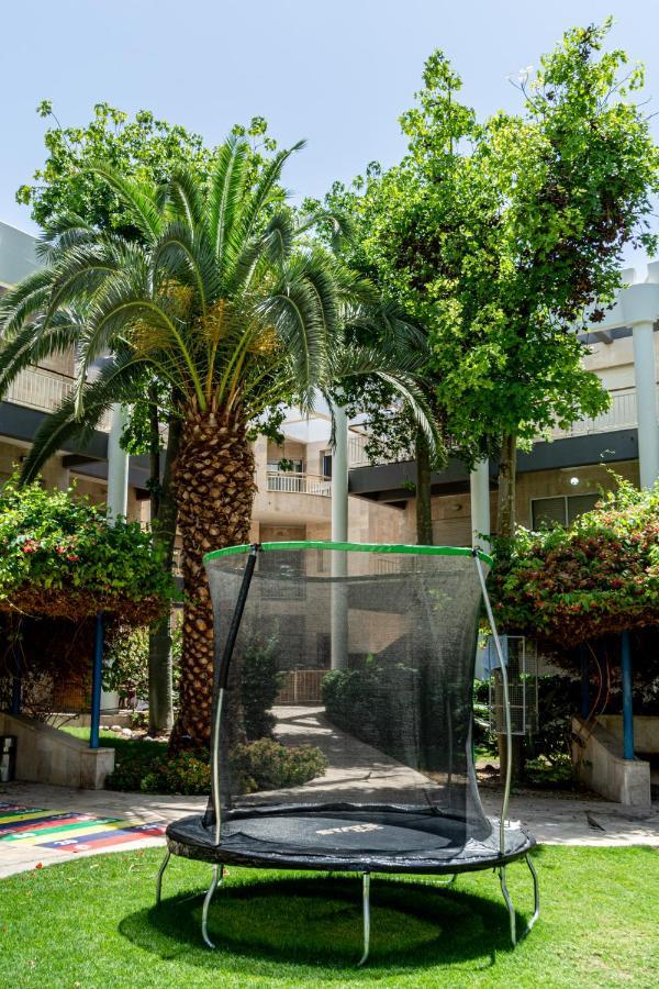 דירת גן פונה לבריכה - Pool Garden View Eilat Lägenhet Exteriör bild