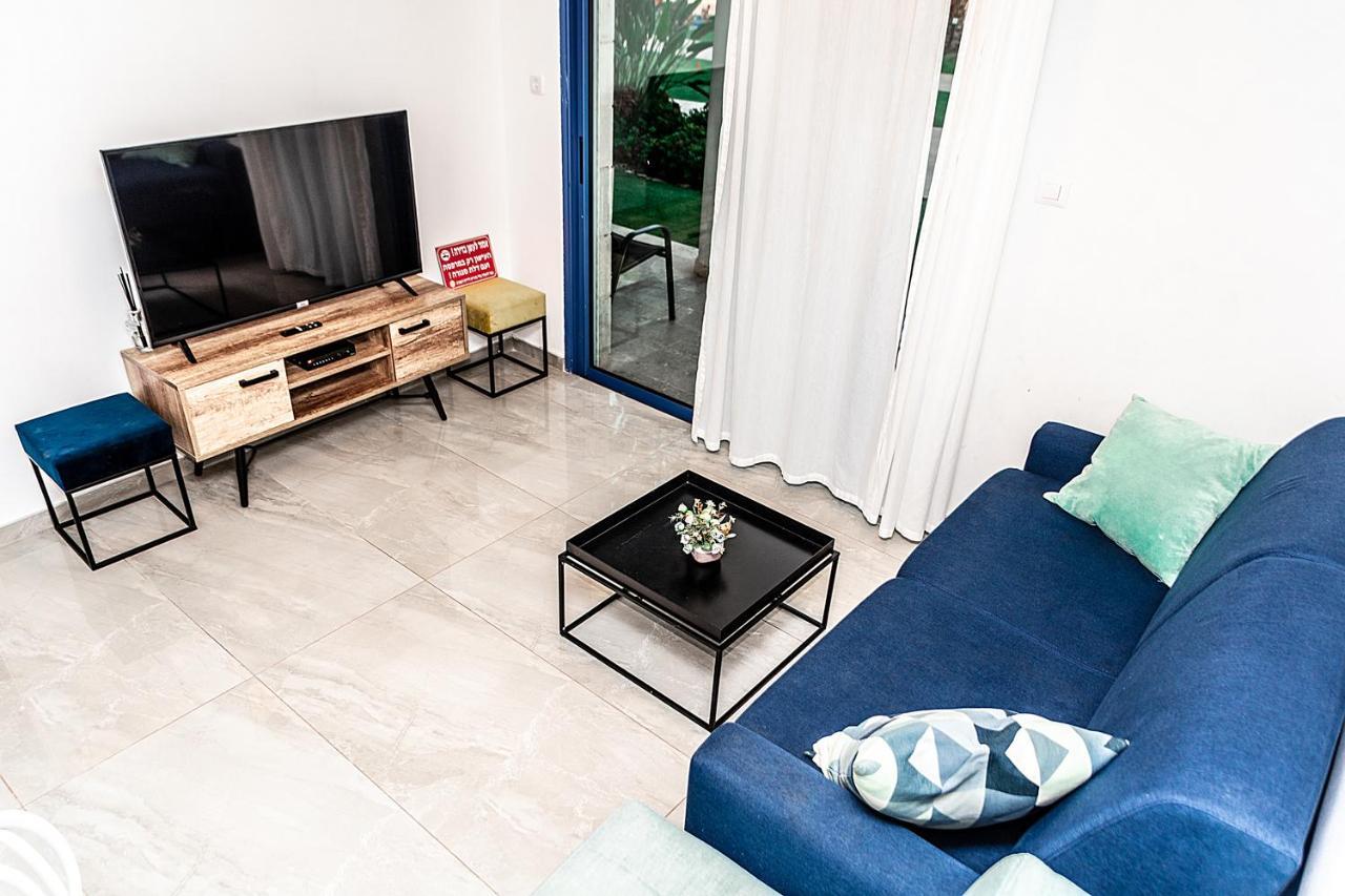 דירת גן פונה לבריכה - Pool Garden View Eilat Lägenhet Exteriör bild