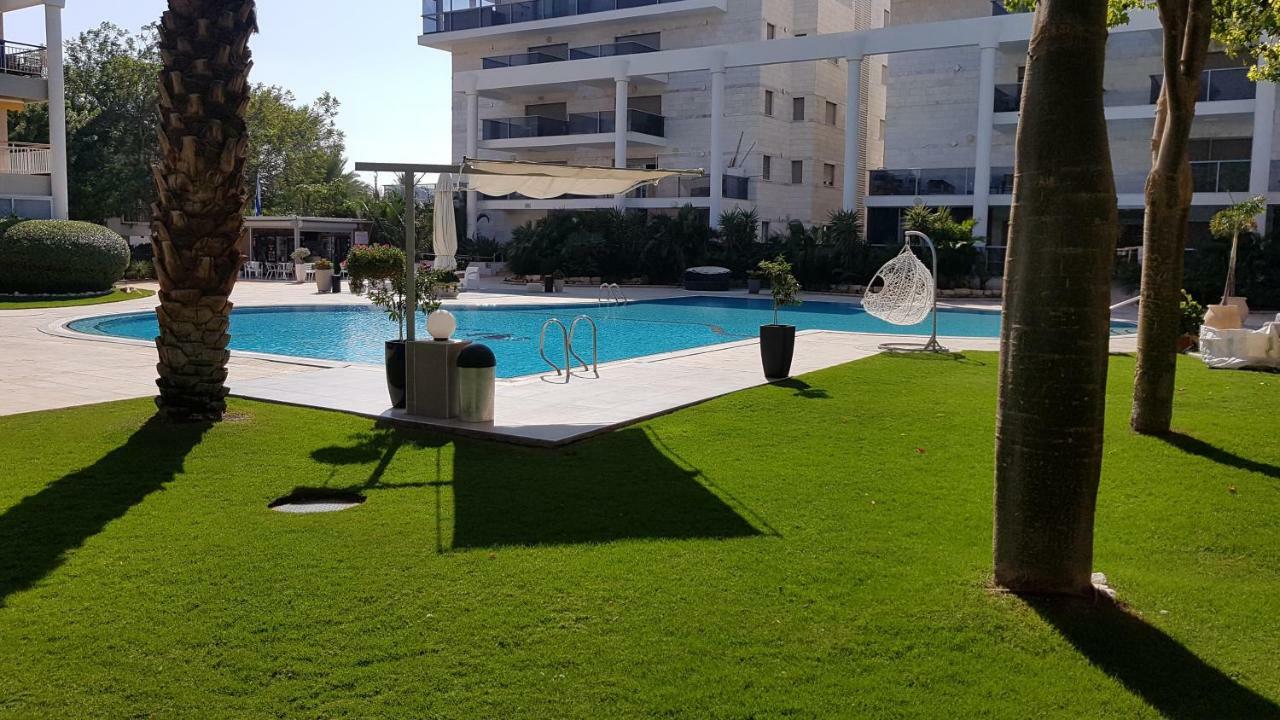 דירת גן פונה לבריכה - Pool Garden View Eilat Lägenhet Exteriör bild